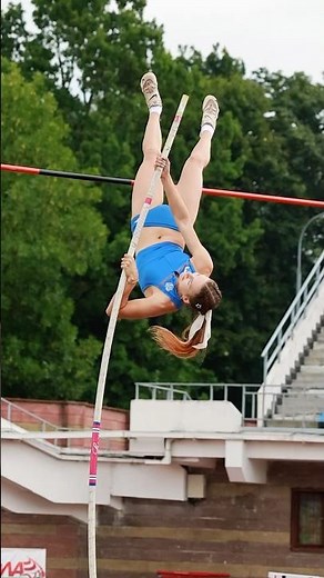ALEKA ZAYTSEVA 🇷🇺U18 PB 4.20 Pole vault #runnersrussia #trackandfield #worldathletics