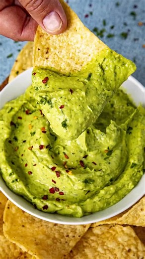 Mike - Chili Pepper Madness on Instagram: "This guasacaca recipe is Venezuela's version of guacamole, a flavorful sauce made with ripe avocados, fresh herbs, chilies and more, so versatile. 🥑🍵 >> Comment “RECIPE" and I'll send this recipe straight to your DMs! 🥳 GET THE RECIPE ⬇️ https://www.chilipeppermadness.com/recipes/guasacaca/ Ingredients: 2 ripe avocados 2 jalapeno peppers chopped (use bell pepper for a milder version) 1 shallot or small onion, chopped 3 cloves garlic chopped 1/4 cup c