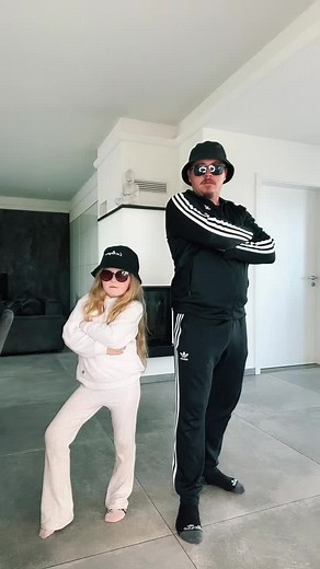 Der Tag ist gekommen. Von jetzt an gibts einmal öfter TikToks mit meiner Tochter#daddydaugther #tanzgott #twerkin