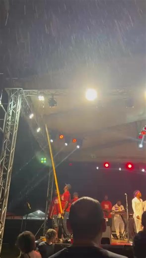 “Rain couldn’t stop the rhythm! 🌧️🔥 Busara Festival was pure energy — the crowd kept dancing no matter what! 💃🕺✨ Music is the real weather proof vibe! 🎤🎶 #BusaraFestival #HammerQVibes”@Sauti za Busara