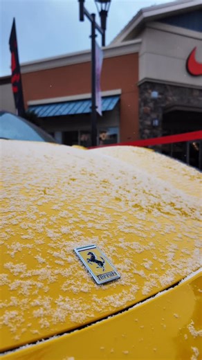 🔥 C’est le Black Friday au Premium Outlets de Mirabel! Viens nous voir sur place, on a des offres exclusives juste pour toi! 🎁✨ 🎡 Tourne la roulette et repars avec un cadeau instantané… oui, c’est aussi simple que ça! 💥 Deals, surprises, vibes de folie. On t’attend aujourd’hui, samedi et dimanche ne manque pas ta chance! ⚡ | Complexe ICAR