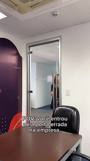 Sabe aquela profissão que você escolheu, mas quando fala pra mãe ou amigo, ninguém faz ideia do que é e precisa até desenhar? 😂 A gente acredita que é assim que eles imaginam quando você fala. #Profissões #ExplicandoDeNovo #DesenhandoAProfissão