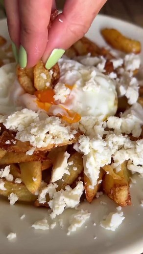 What would you like to try first? If you haven’t experienced the true essence of Romanian summer eats, you’re in for a treat! Indulge in the mouthwatering “rosii cu branza si ceapa” - ripe, juicy tomatoes along with creamy cheese and onion filling, a refreshing burst of flavors perfect for the sunny days. And let’s not forget the delectable “salata de vinete,” a smoky and velvety eggplant salad that’ll transport your taste buds straight to summer heaven. Now, onto the next must-try delights! Pic