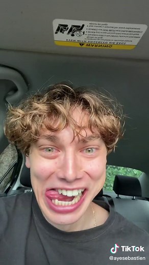 Sebastien (@ayesebastien)’s video of Fernanda