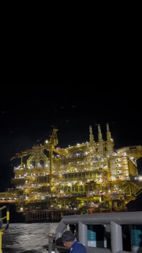 High demand career (Oil&Gas Version) 1. LNG & Gas Value Chain Engineer Controls gas flow from field to storage & export. Asia demand rising = long-term security. 2. Hybrid & Energy Transition Engineer Bridges oil & gas with hydrogen & renewables. The backbone of future energy systems. 3. Energy Infrastructure Planner Plans complex LNG & hybrid energy projects. No planning = no project survival. 4. Energy Data Specialist Turns operational data into performance decisions. Data is the new power. 5.