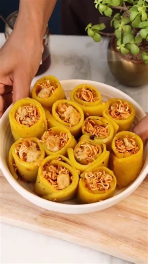 Nikita Varma Chef/Foodblogger on Instagram: "Laphing is not just a Tibetan dish, it’s an experience of textures and heat. Soft, silky sheets paired with a bold, spicy filling that brings crunch, depth, and warmth in every bite. It’s intense yet comforting, fiery yet balanced. I first tasted Laphing at the Tibetan market in Majnu ka Tila, Delhi, where this dish is prepared with quiet precision and deep-rooted technique. What stayed with me was not only the flavour, but the method—simple ingredien