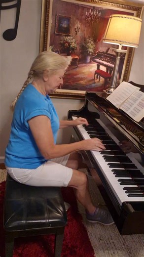 Precious Memories J.B.F.W and Lonnie Combs Precious mem'ries, unseen angels, Sent from somewhere to my soul; How they linger, ever near me, And the sacred past unfold. Chorus Precious mem'ries, how they linger, How they ever flood my soul, In the stillness of the mid night, Precious, sacred scenes unfold. Vs. 2 Precious father, loving mother, Fly across the lonely years, And old home scenes of my childhood, In fond memory appears. | Gospel Piano with Denise