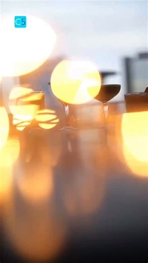 🍸 FAHRENHEIT’S HOLIDAY COCKTAILS ARE HERE: The rooftop hotspot is serving up festive sips that’ll warm you up this season. From a Pumpkin Spice Martini to boozy eggnog, these holiday cocktails are the perfect way to celebrate with skyline views. 🍸 Spice & Everything Nice - Pumpkin Spice Martini with vodka, buttershots, pumpkin purée, vanilla, heavy cream, and cinnamon 🍸Santa’s Little Helper - Peppermint Espresso Martini with vodka, Kahlua, peppermint syrup, vanilla syrup, and espresso cold br