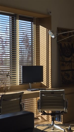 The Core Project | Architecture Stories on Instagram: "Clipul întreg în bio ▶️ Un apartament de 150 mp, organizat pe două niveluri, în care spațiul devine rezultat direct al funcției și al volumetriei existente. Proiectul explorează un minimalism cald, în care lemnul nu este finisaj, ci arhitectură — un element unificator ce structurează și îmbracă spațiul. Zona de zi este definită de un volum compact, tratat unitar, care integrează funcțiuni și optimizează un open-space generos. Zona de noapte 