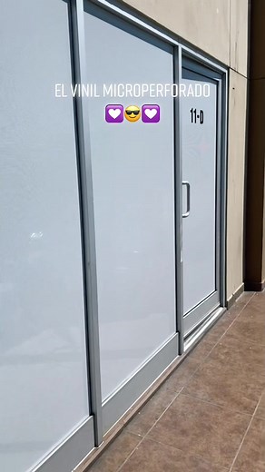 Instalación de vinil microperforado y su magia