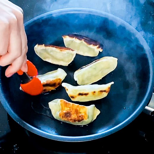 Cooking Trader Joe's Thai Vegetable Gyoza In A Pan (From Frozen)