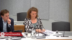 Er wordt voorgesteld om een ‘burgerforum klimaat’ op te richten. Daar hebben we echt helemaal niets aan. Van het kartel mag de burger wel meepraten, maar nóóit meebeslissen. Nederlanders willen geen zinloze en peperdure energietransitie. FVD wil dat die wens wordt gerespecteerd. | Forum voor Democratie -FVD