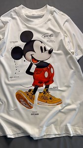 130K views · 32 reactions |  New Drop Sacerdote Jeans  CAMISETA MICKEY MOUSE  sacerdotejeans.com.br  Envio para todo o Brasil #SacerdoteJeans #NewDrop #EstiloAutêntico #Streetwear #LookDoDia #NovaColeção #ModaCriativa #LançamentoExclusivo | Sacerdote Jeans | Facebook