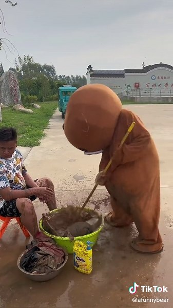 A funnybear on TikTok