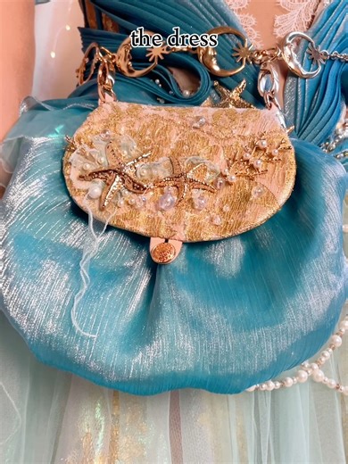 A dream caught between sunlight and tide🌊 Picture yourself at the ocean’s edge, wind in your hair, water at your feet, and the magnificent gown moving with you, alive and luminous. For those who want to carry the sea’s power wherever they go -