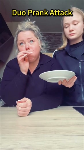 Duo prank attack! #funny videos #prankvideo #streetprank #funnyprank #fyp