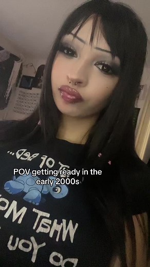 Early 2000s Makeup Tutorial: Y2K Bimbo Baddie Look