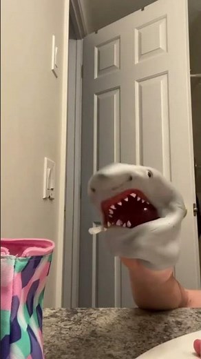 Bear In The Big Blue House: Luna's reaction: The Shark Puppet