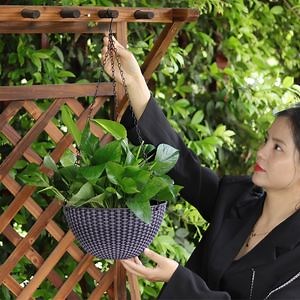 [Hot Item] Plastic Hanging Baskets Woven Flower Pot Plants Holder Container with Chain for Indoor Outdoor Garden Porch Balcony Decor