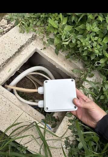 How to properly splice two cables in a manhole! ⚡️🧑‍🔧 #electric #electrician #cables #electrical #handyman
