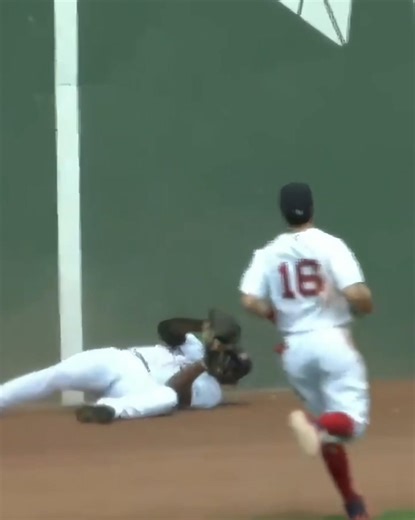 MLB Top Plays (pt 47): Jackie Bradley Jr. Diving Catch vs Twins #redsox #mlb #baseball #topplays