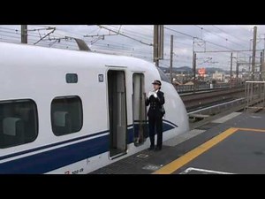 新幹線300系こだま女性車掌