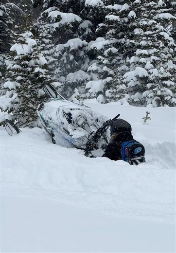 we did not keeping on moving🥴 #sledgirlz #snowmobile #skidoo #sled #fyp #winter
