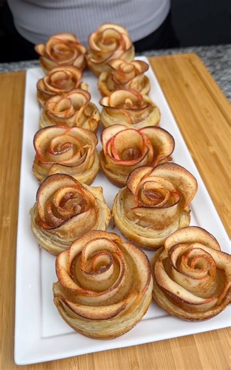 Impress your guests with this amazing edible apple flowers I used apple and puff pastry to make these beautiful and delicious edible flowers. | Cirqnamics