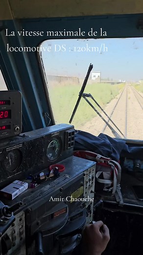 Voyage en train à Oran avec la locomotive DS à 120km/h