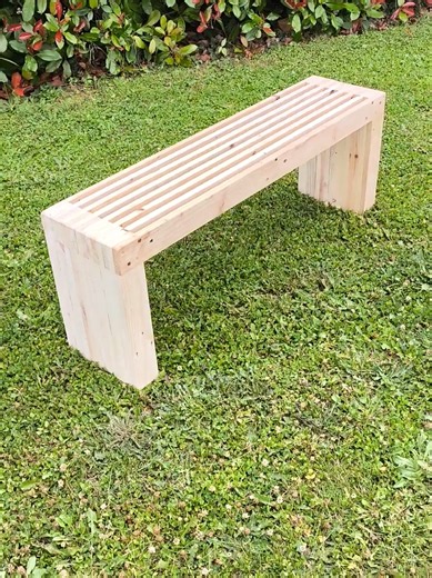 Voilà une nouvelle réalisation à l'atelier 😉 voilà un banc 100% récup 👍 #jardin #tuto #bois #palette #upcycling