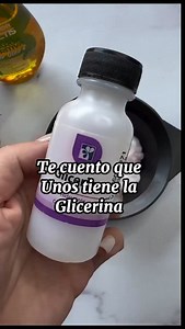 Así debes usar la glicerina y te enseño estas 3 formas Me encanta usarla en mis hidrataciones o en mi pre shampoo para darle más hidratación y mejorar el frizz del cabello También la uso en mi crema hidratante corporal para brindarle más hidratación a la piel seca y adema prevenir estrías Por último para prevenir los talones agrietados me encanta aplicar unas gotas con vaselina para suavizar mis pies y talones Sabías estos tips de la glicerina Te gustaría usarlo en donde Te leo #farmatodo #tutor
