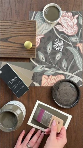 Rooted in grey, this dark neutral is balanced in its warm brown and bronze undertones