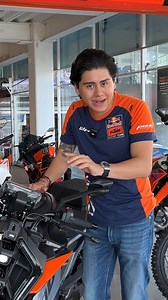 372K views · 17K reactions | KTM 990 Duke: Ágil y potente Diseño agresivo, tecnología avanzada y un motor listo para brindar emoción en cada curva. La combinación perfecta de rendimiento y estilo. Más información y contacto con todas nuestras áreas en el link de la biografía. #KTM990Duke #ReadyToRace #PoderEnMovimiento | KTM Ferbel | Facebook
