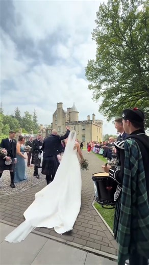 Black Bear for confetti throw! 💞 🩷💙 #weddings #bagpipes #scotland #music #scottish #blackbear