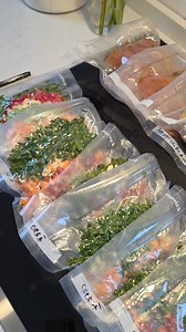 Team meal prep? (P) Eu nu fac meal prep cu mâncare gătită, însă am mereu alimente pregătite in frigider și congelator Cu FoodSaver VS1190X-01, acum la preț redus cu 50% puteți pregăti și păstra alimentele mai eficient ca niciodată! 🔹 De ce merită să vidați alimentele? ✅ Economisiți bani – Cumpărați mai avantajos și păstrați ingredientele mai mult timp. ✅ Reduceți risipa alimentară – Nimic nu se strică, totul rămâne perfect conservat! ✅ Câștigați timp – Gătitul devine mai rapid și mai ușor când 