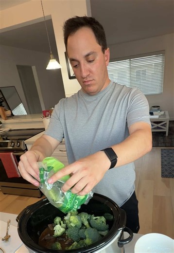 Crockpot Beef and Broccoli: Easy Slow-Cooker Recipe
