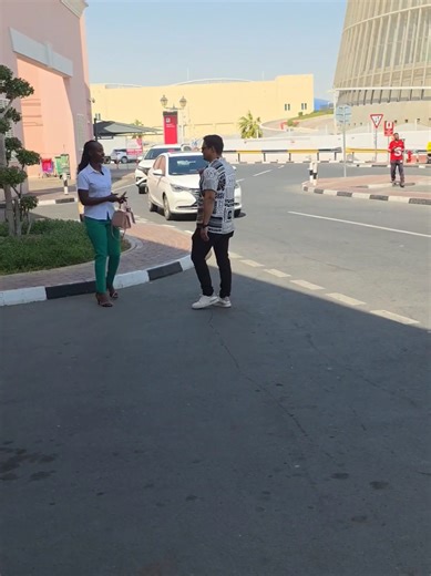 It is very easy for a kenyan lady to give out her number to a foreigner🤔 #teamstrong #kenyantiktok🇰🇪 #survivalforthefittest @vnod.ghimire