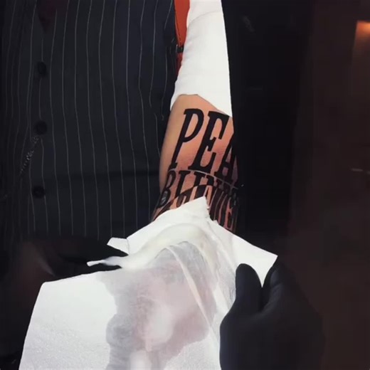 Are you love with peakyblinders#thomasshelby #peakyblinders #sigma #germany #publicreaction