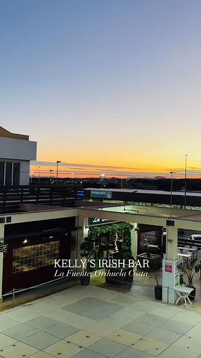35 reactions | Not only the streets, but also the pubs and bars are getting ready for Christmas in Orihuela Costa. A beautiful sunset from La Fuente and a festive atmosphere at Kelly's Irish Bar #CostaBlanca #ChristmasVibes #SunsetMagic #FbLifestyle #OrihuelaCosta #IrishPub #WeekendMood | Max Beach Golf | Facebook