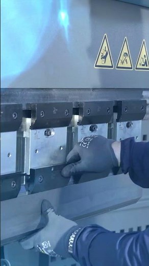 HACO SYNCROMASTER - Abkantpresse #cnc #blechbearbeitungsmaschinen