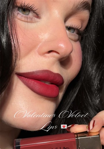 valentines velvet lips 💌❤️ @M·A·C Cosmetics root for me liner @Anastasia Beverly Hills pomegranate lip velvet #valentinesmakeup #valentineslips #redlipcombo #redlipstick #redlips