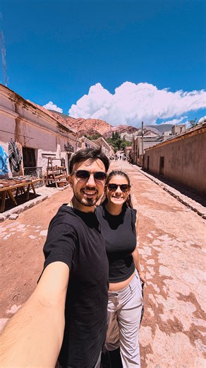Mili & Ronca 🌎 Viajes y turismo | Las tardes en Purmamarca😍🏜️🌈 Es uno de los pueblos que más nos gusta de la Quebrada de Humahuaca y lo que más disfrutamos es: 👉Caminar... | Instagram