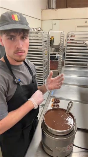 Im live dipping our peppermint milk chocolate waffle! Join for exclusive live discounts and giveaways 🧇 #brugeswaffles | Bruges Belgian