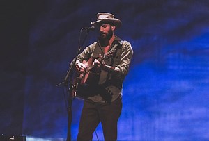 Ray LaMontagne Finds Inspiration in Townes Van Zandt and Other Folk Heroes with 'Long Way Home' (ALBUM REVIEW) - Glide Magazine