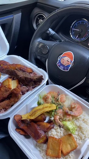 Delicious Nicaraguan Food Exploring La 27th | Nacatamales, Fritanga, Garlic Shrimp!