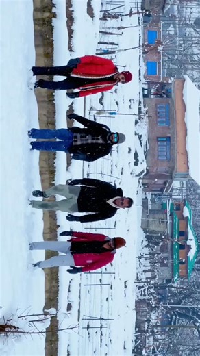 ravi teja on Instagram: "Memory mode ❄️❤️#travel #snow #sonmargkashmir❤️ #mountains"