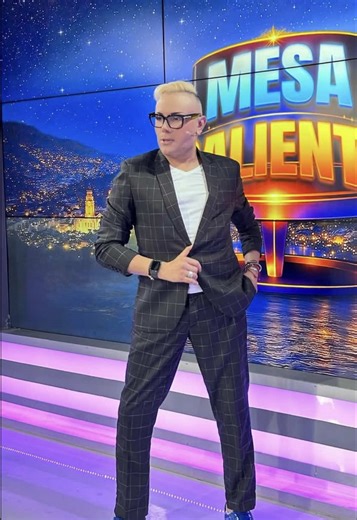 @Carlos Cacho se confiesa en el ping-pong de Mesa Caliente ⚡️ Nos cuenta su momento favorito de la farándula 😱, la frase que lo define 🔥 y muchas cosas más 💬 📺 No te pierdas el programa de lunes a viernes a las 11:00 p.m. por @Panamericana Televisión #MesaCaliente #CarlosCacho #PingPongMC #PanamericanaTV #Farándula