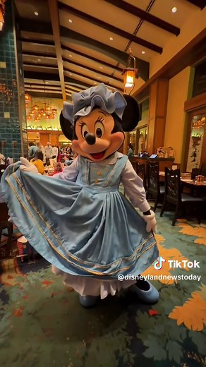 Mickey's Christmas Carol Feast at Storytellers Cafe