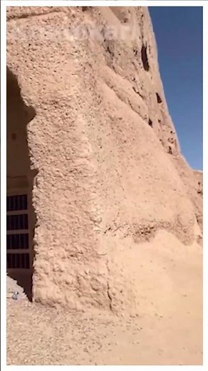 The Bamiyan Buddhas were two standing statues of Buddha made in the 4th and 5th centuries !