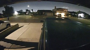 Thief Caught on Camera! Shocking Footage of a Bold Theft! Watch as...